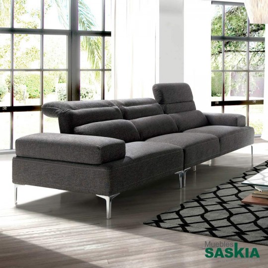 Sofá de 3 plazas tapizado en tela con respaldo articulado.