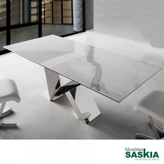 Mesa de comedor con base de acero inoxidable y tapa de mármol porcelanico Blanco.